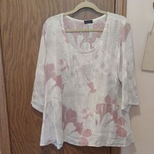 Elegant Floral Blouse in Soft Pink and White